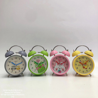 Reloj de cabecera de niña de dibujos animados Alarma de escritorio de conejito rosa silencioso